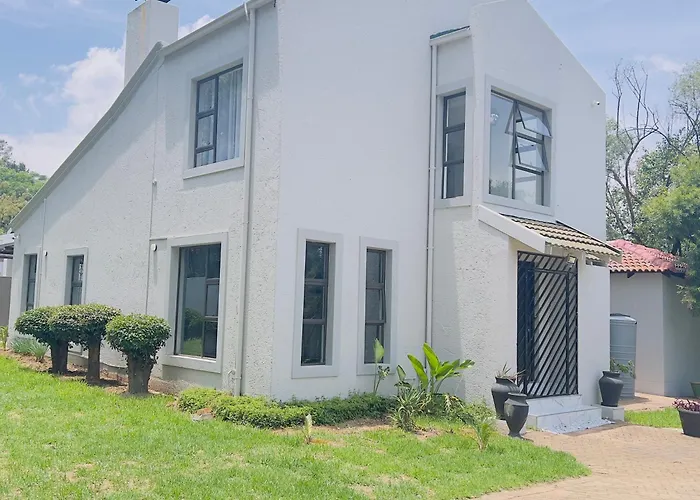 Cheerful 3-Bedroom Home With Water And Backup Power Around Sandton