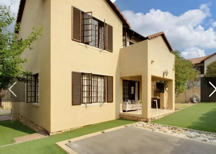 Double Story 2-Bedroom House In Sandton