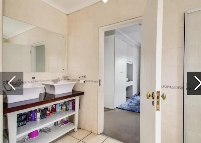 Double Story 2-Bedroom House In Sandton