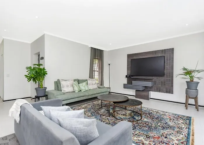 Urban Oasis - 3 Bedroom Home